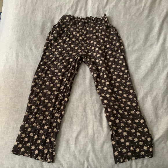 Pants, high waist, loose fit, with tapered leg. Floral print - Picture 1 of 2